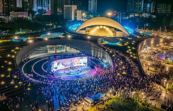 安岳石窟数字展示中心室外演艺现场。张天富 摄