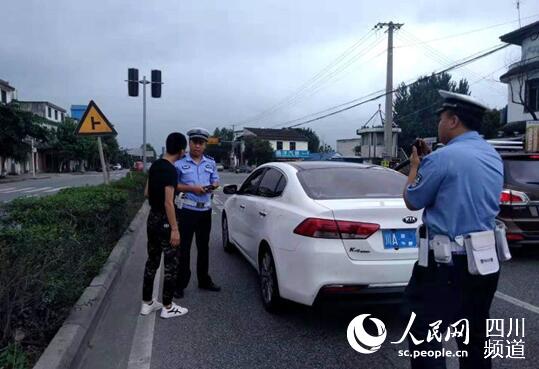 被拦下的套牌车辆。(图由警方提供)
