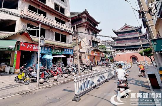 老城区许多楼房建成历史都在十年以上。(宜宾新闻网 何东 摄)