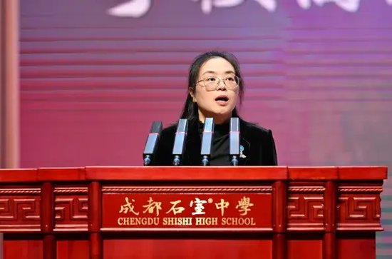 石室中学校长助理 柏铭蔓