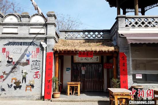图为西安白鹿原白鹿仓景区“咥大碗面”商户停业整顿。 梅镱泷 摄