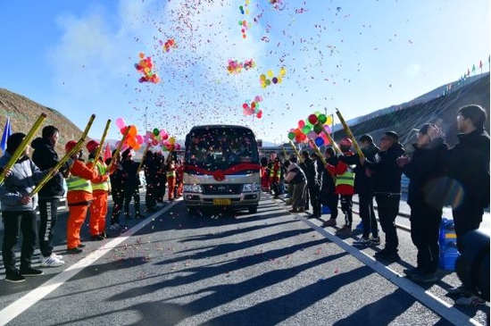 久马高速阿坝段建成试通车。蜀道集团供图