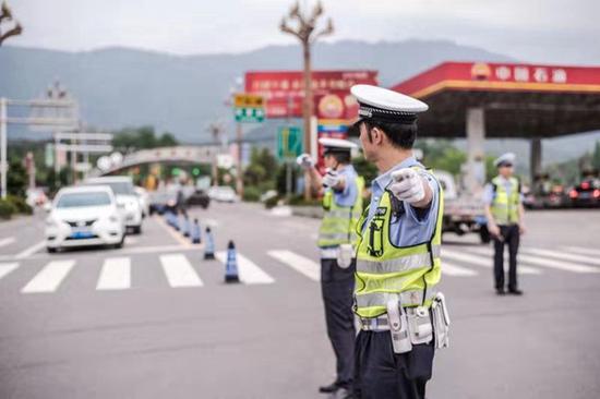 芦山县至宝兴县G351线日均车流预计在6000台次