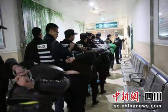 警方抓获犯罪嫌疑人。