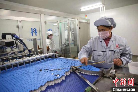 四川中小企業(yè)生產(chǎn)防疫物資。 鐘欣 攝