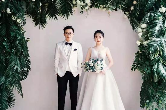 ↑向黎和老公范明偉的婚紗照