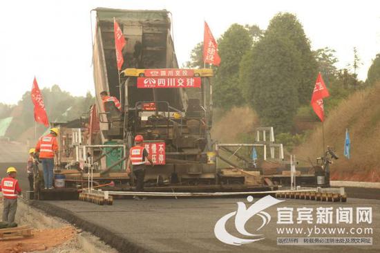 采用新技術,提升了現場施工質量水平。(宜賓新聞網 曾江 攝)