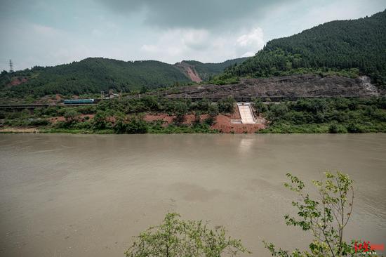 ↑沱江上游河面最窄處,現已拓寬至90米