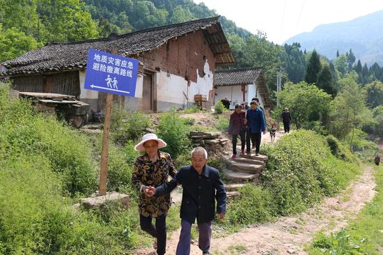 院户联防中，针对空心村老弱病残等落实一对一帮扶责任