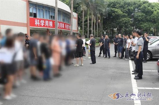 抓捕現場(圖片來源峨眉公安)