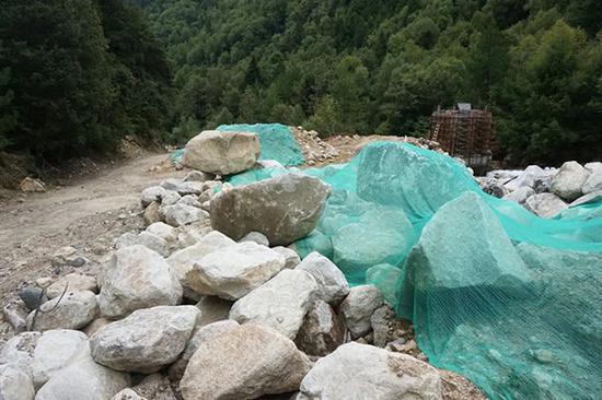 水电站项目建设现场，被疑破坏生态环境。  本文图均为 受访者 供图