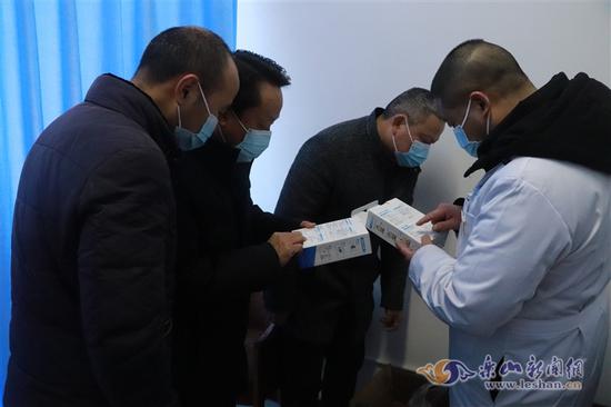 整理防疫物資