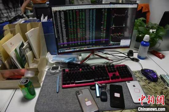 警方收繳的作案工具。 成都市公安局供圖