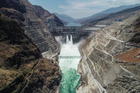 金沙江白鹤滩水电站。谢雷 摄影