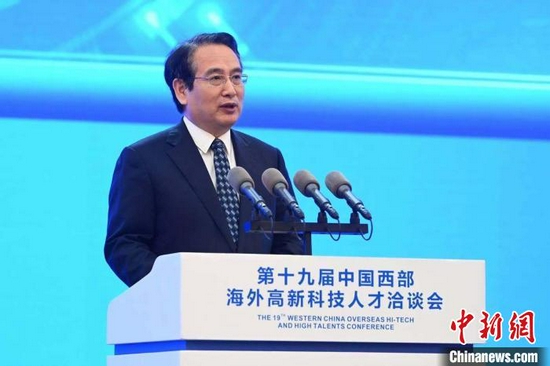 中央统战部副部长谭天星出席开幕式并致辞。　安源 摄