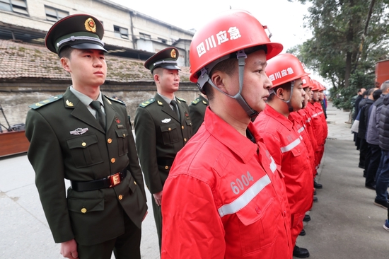 四川省应急救援总队成立并正式挂牌