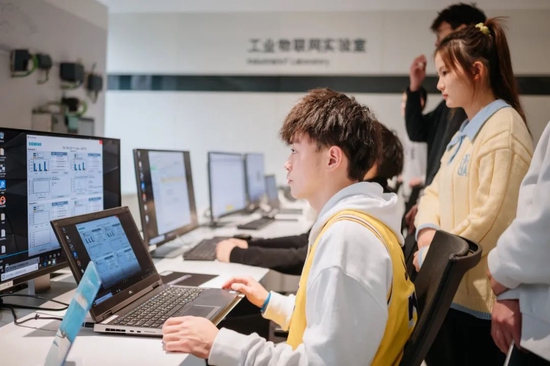 重视学科竞赛,组织专家团队开展学科竞赛培训