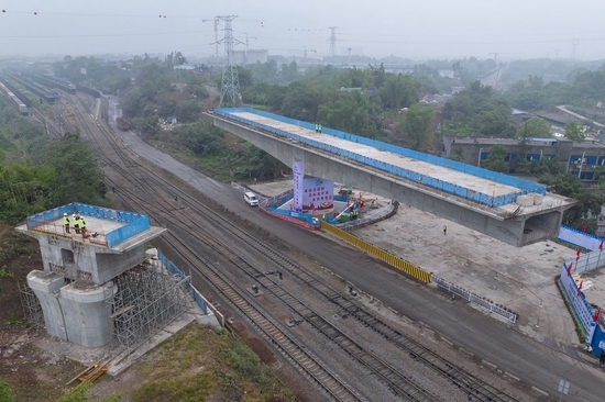 渝昆高鐵全線首座轉體橋在川成功轉體