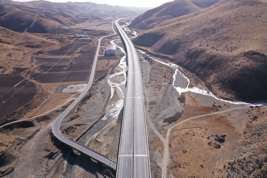 久马高速公路首通段