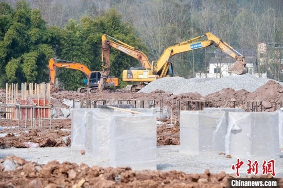 图为成渝中线高铁的一处建设现场。　长江沿岸铁路集团重庆有限公司供图