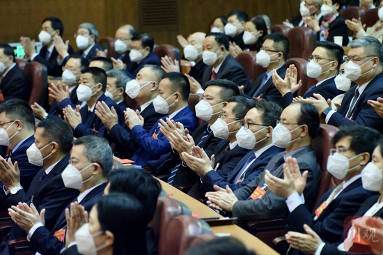 1月14日下午，四川省政协十三届一次会议举行闭幕会。