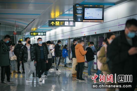 成都东客站、春熙路等地铁站客流较大。成都地铁供图