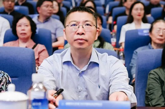 成都石室中学党委副书记、校长毛道生
