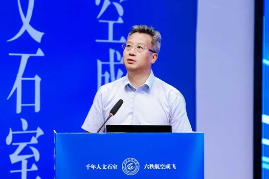 石室中学党委书记 田 间