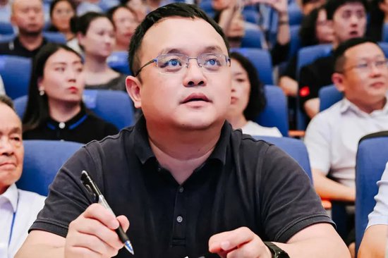 青羊区教育局党组成员、教科院院长、区教科院附属实验学校党总支书记邵开泽