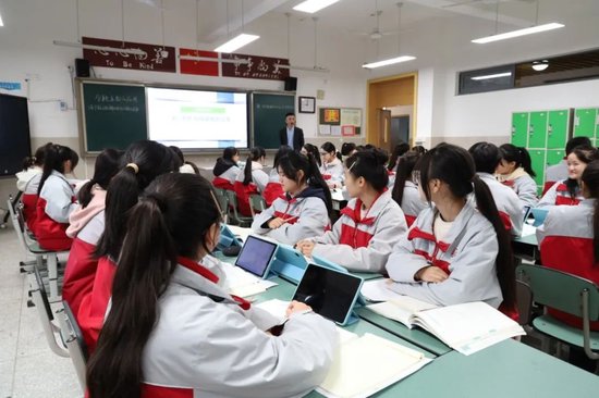 青苏职中青年教师肖海宾献课