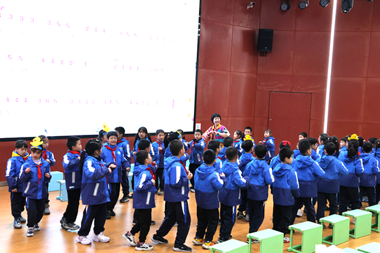 成都市龙潭小学校施乐执教《母鸡叫咯咯》