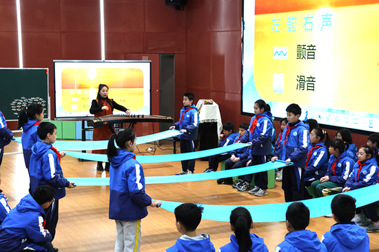 成都市杨柳小学童鹏来执教《渔舟唱晚》