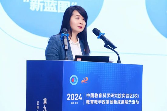 青羊区教育局党组书记、局长何媛