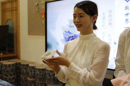 惬意:一杯品茗,一份国潮茶点