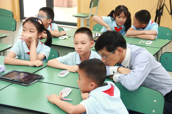 成都市北新实验小学-王敏老师-《电话手表的正确使用》