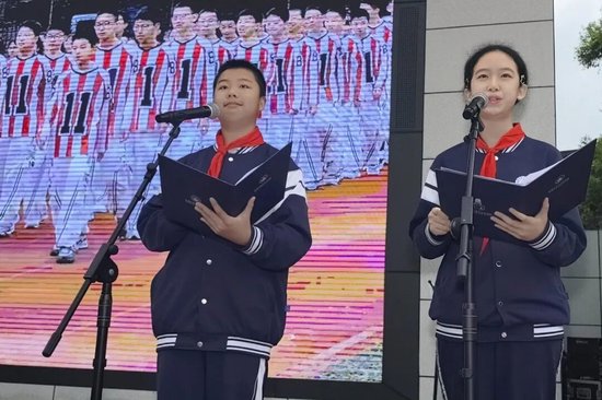 初一13班邓裕炜、 初二8班丁晋羊