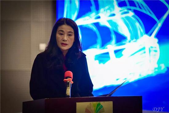 ▲成都七中胡霞书记为学术年会致辞