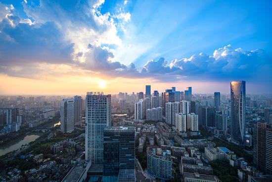 日落时分的成都 图源:图虫创意