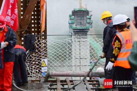 6月23日，金阳河特大桥6号桥墩正在进行封顶施工。