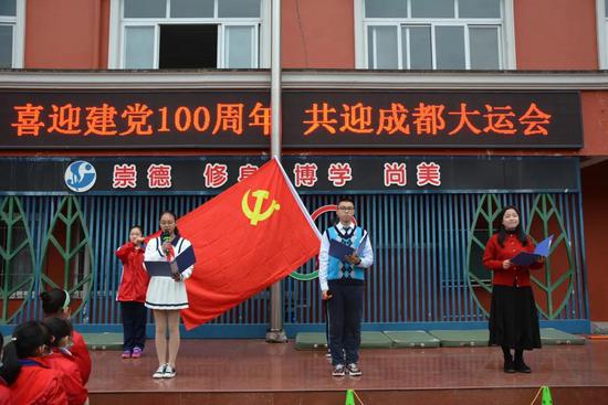 庆祝建党100周年小学生,建党100周年画报小学生 从"新"出发:成都新世纪开学典礼喜迎建党100周年 共迎