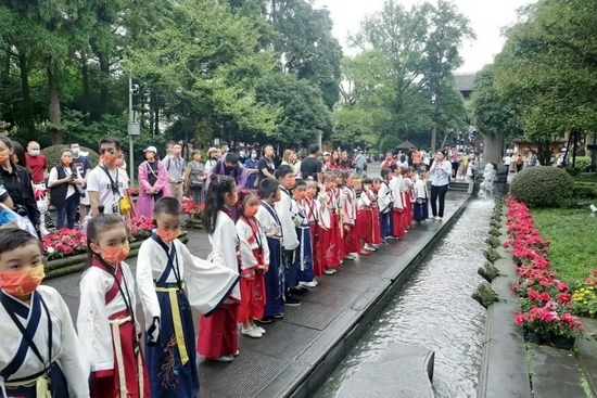 学生研学青城山、都江堰