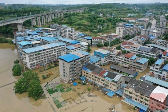 10月6日，南充市顺庆区荆溪街道受灾情况，洪水造成部分房屋被淹。 黎涛 摄
