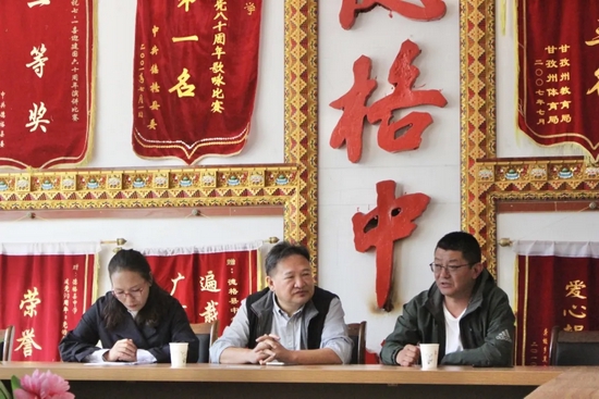 德格县委常委建康在座谈会上讲话