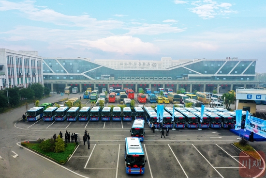 广安过境高速公路实现全线通车(黄姝蓓/摄)