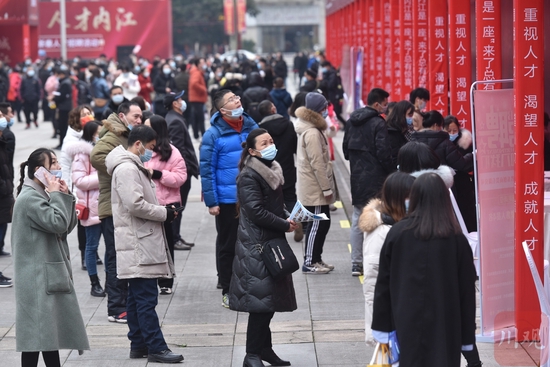 近日，内江市举行了2022年新春人才招聘活动。