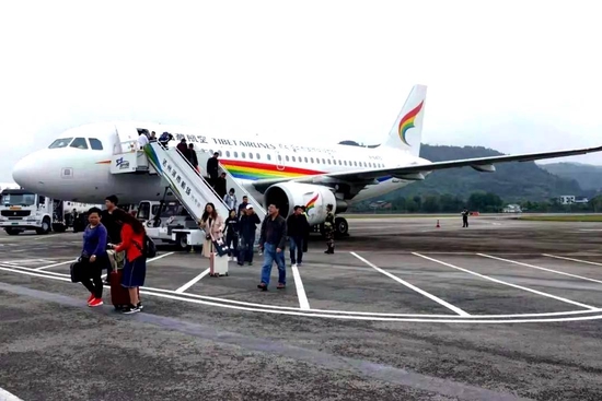 从拉萨出发的旅客抵达河市机场