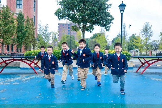 阳光自信的王府学子