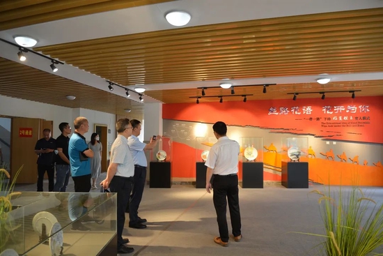 参观陶瓷展厅