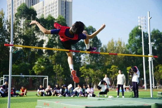 新川学生跳高比赛