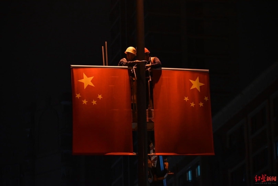 满城洋溢“中国红”！成都全市将悬挂6万余面国旗